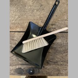 H�ndfejekost og fejebakke 