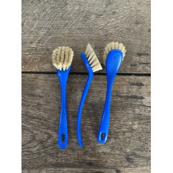 Opvaskebrste med plastikskaft