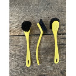 Opvaskebrste med plastikskaft