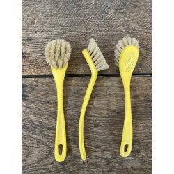 Opvaskebrste med plastikskaft