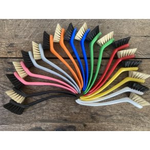 Opvaskebrste med plastikskaft