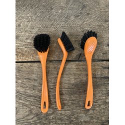 Opvaskebrste med plastikskaft