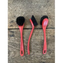 Opvaskebrste med plastikskaft