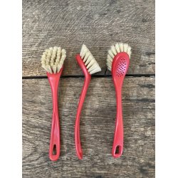 Opvaskebrste med plastikskaft