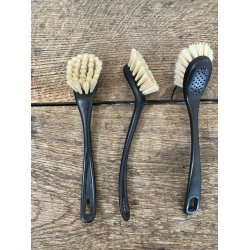 Opvaskebrste med plastikskaft