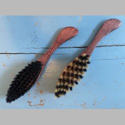 H�rb�rste med vildsvineh�r