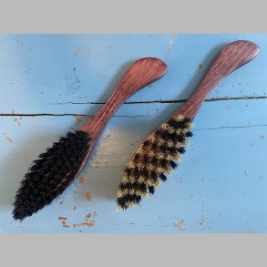 H�rb�rste med vildsvineh�r